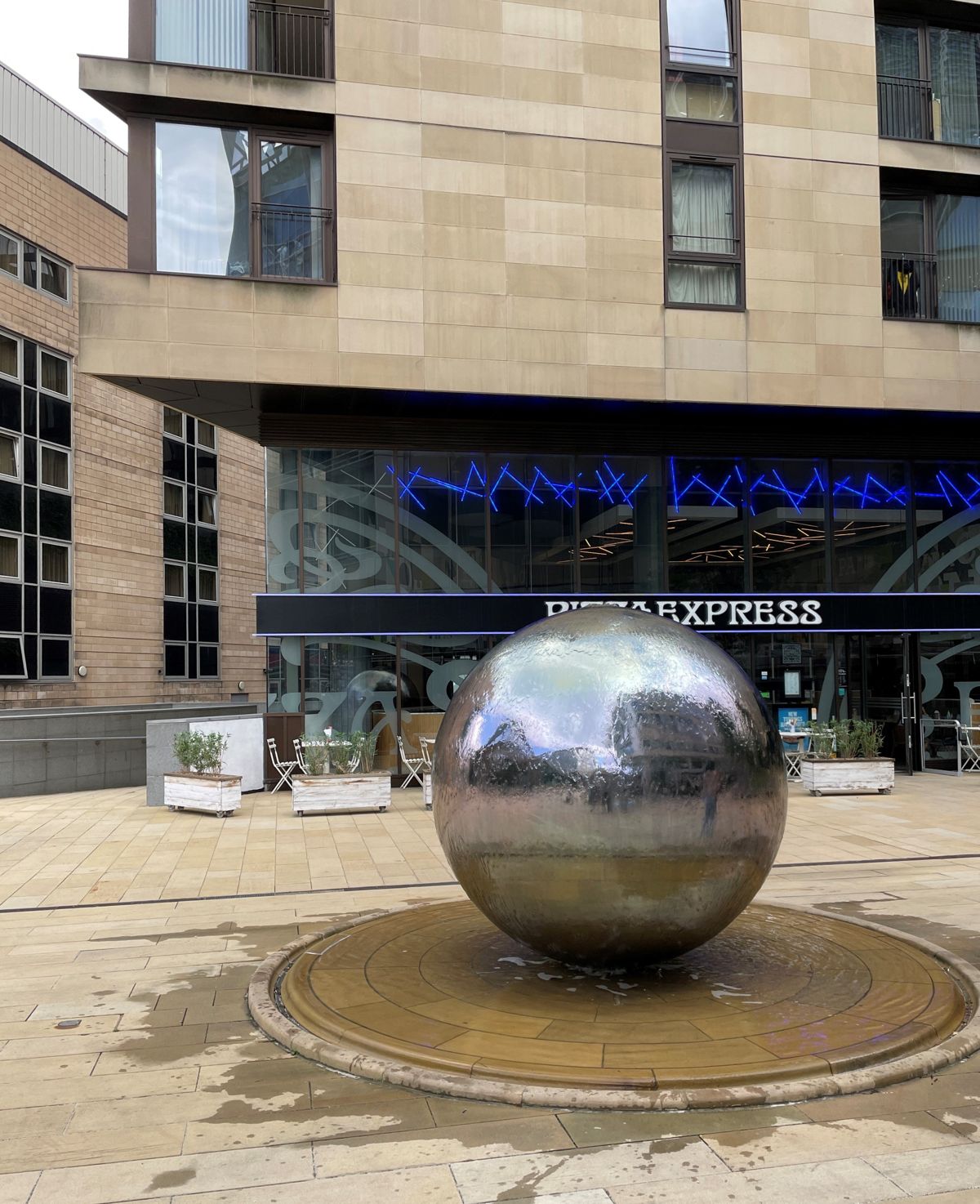 St Paul’s Place w Sheffield, plac między hotelem a kasynem